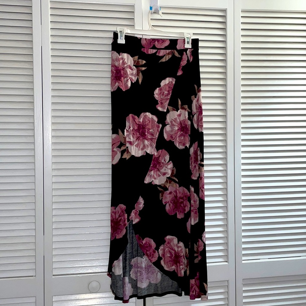 🌸 5/$20 DEAL Charlotte Russe Asymmetrical maxi skirt